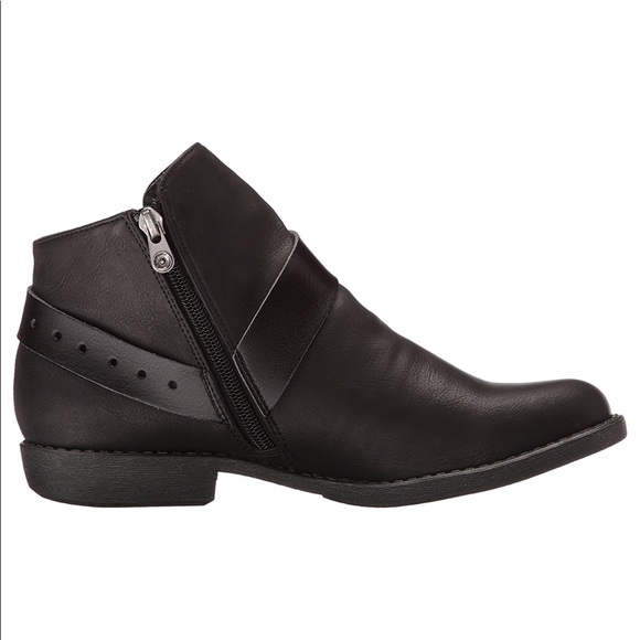 NIB Black Accent Strap Buckle Detail Ankle Booties - Picture 3 of 3